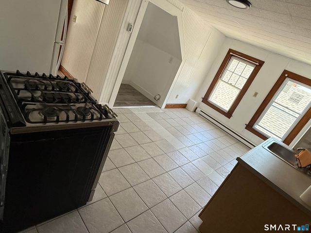 142 Montauk Avenue 3rd Floor, New London, CT 06320