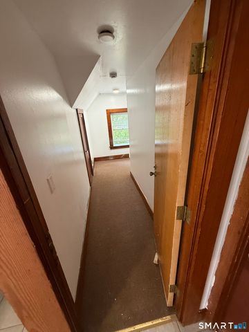 142 Montauk Avenue 3rd Floor, New London, CT 06320