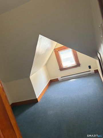 142 Montauk Avenue 3rd Floor, New London, CT 06320