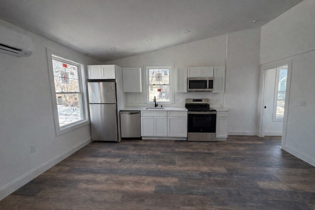 371 Cabot 203, Beverly, MA 01915