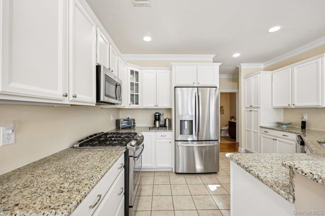 153 Stoneleigh Drive 153, Riverhead, NY 11901