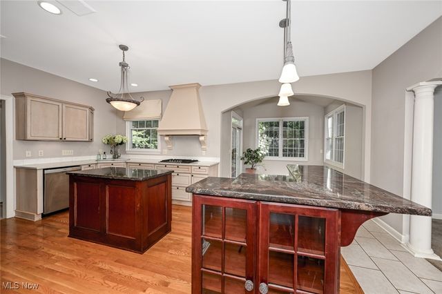 990 Whisperwood Lane, Aurora, OH 44202