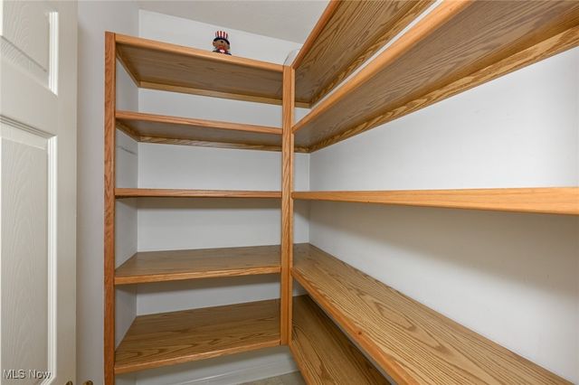 990 Whisperwood Lane, Aurora, OH 44202