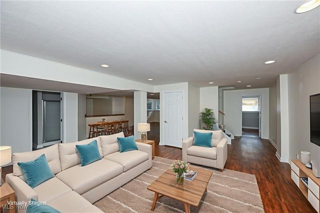 990 Whisperwood Lane, Aurora, OH 44202