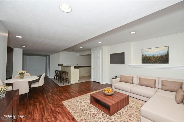 990 Whisperwood Lane, Aurora, OH 44202