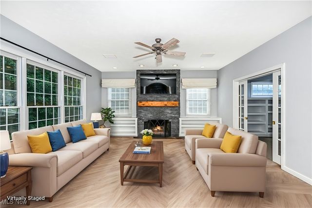 990 Whisperwood Lane, Aurora, OH 44202