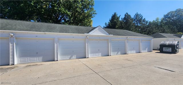 23004 Chandlers Lane 109, Olmsted Falls, OH 44138