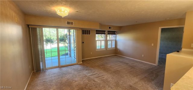 23004 Chandlers Lane 109, Olmsted Falls, OH 44138