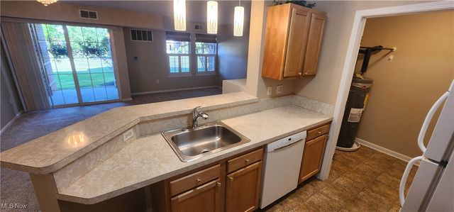 23004 Chandlers Lane 109, Olmsted Falls, OH 44138