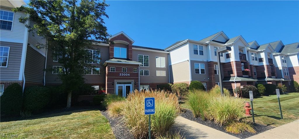 23004 Chandlers Lane 109, Olmsted Falls, OH 44138