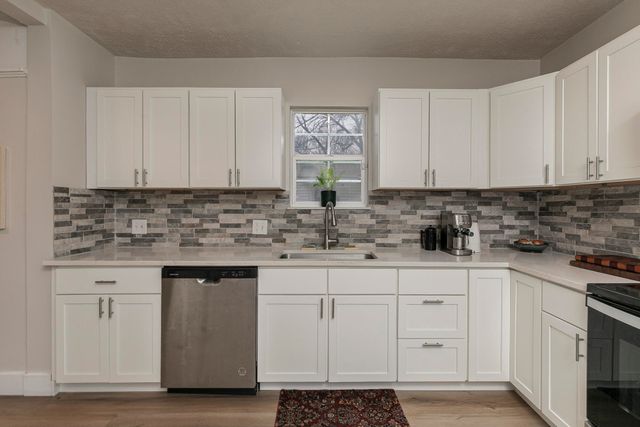 1725 E Lombard Street, Springfield, MO 65802