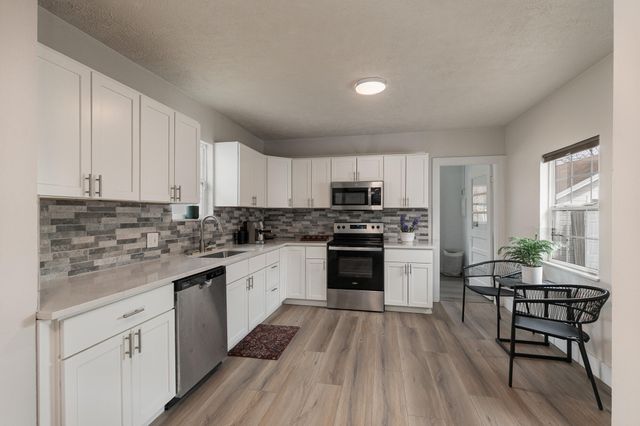 1725 E Lombard Street, Springfield, MO 65802