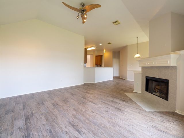 1727 Rosenborough LN, Round Rock, TX 78665