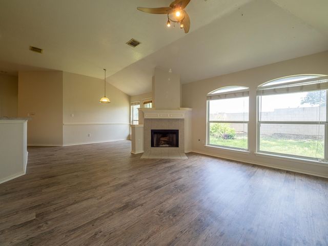 1727 Rosenborough LN, Round Rock, TX 78665