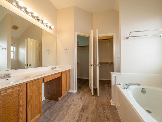 1727 Rosenborough LN, Round Rock, TX 78665