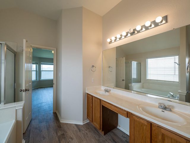 1727 Rosenborough LN, Round Rock, TX 78665