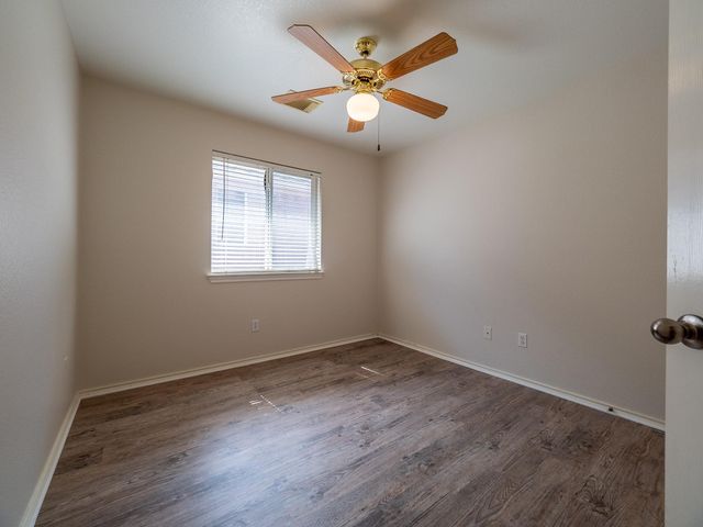 1727 Rosenborough LN, Round Rock, TX 78665