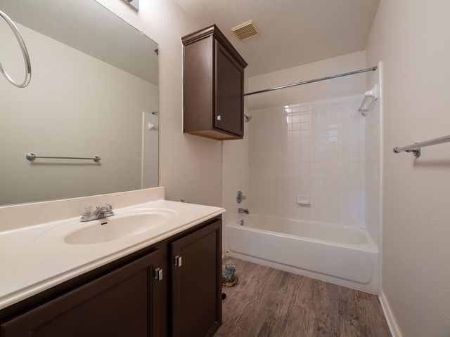 1727 Rosenborough LN, Round Rock, TX 78665