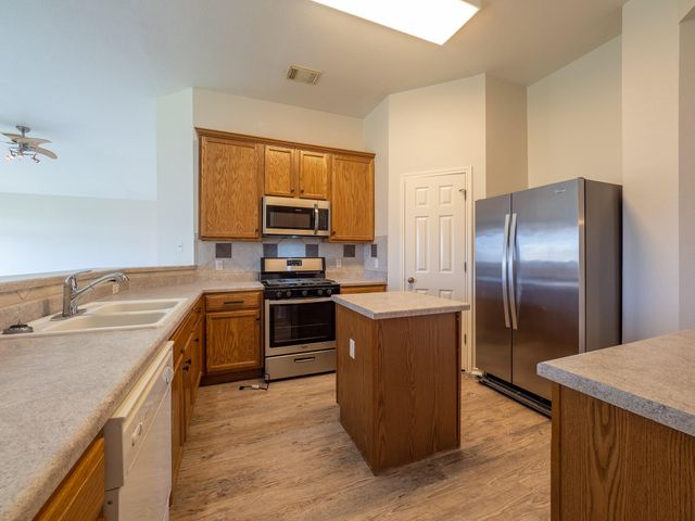 1727 Rosenborough LN, Round Rock, TX 78665