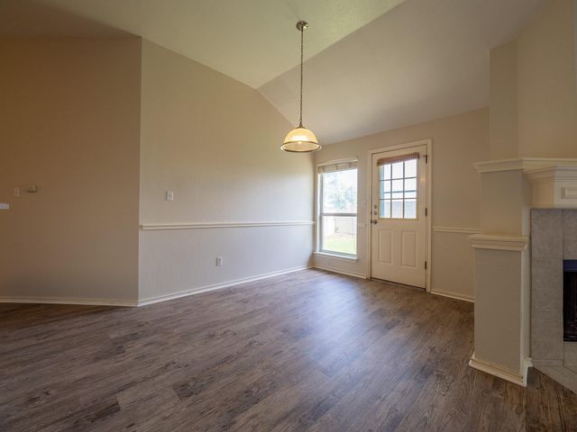 1727 Rosenborough LN, Round Rock, TX 78665