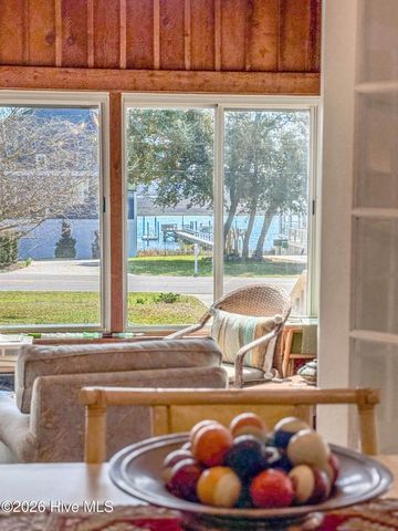 1676 Kings Landing Road, Hampstead, NC 28443