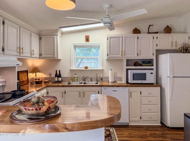 1676 Kings Landing Road, Hampstead, NC 28443