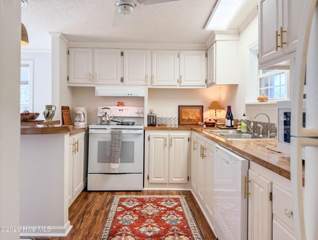 1676 Kings Landing Road, Hampstead, NC 28443