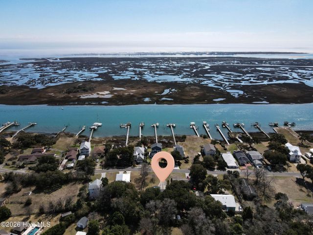 1676 Kings Landing Road, Hampstead, NC 28443