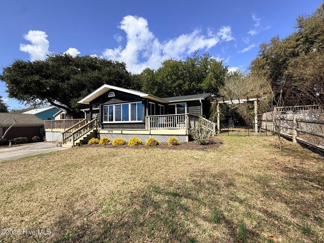 1676 Kings Landing Road, Hampstead, NC 28443