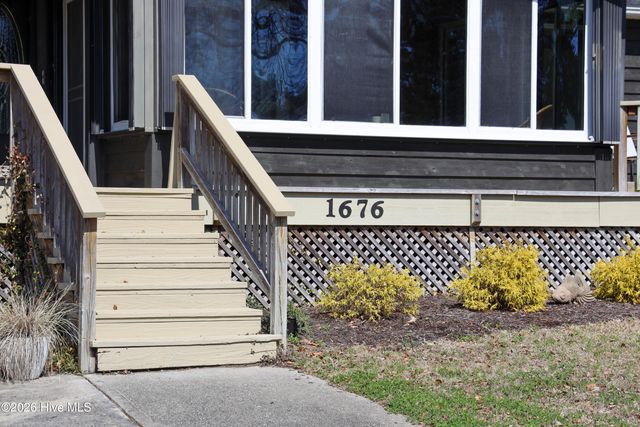 1676 Kings Landing Road, Hampstead, NC 28443