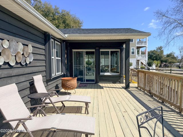 1676 Kings Landing Road, Hampstead, NC 28443