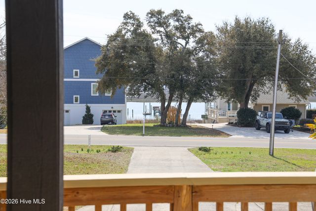 1676 Kings Landing Road, Hampstead, NC 28443