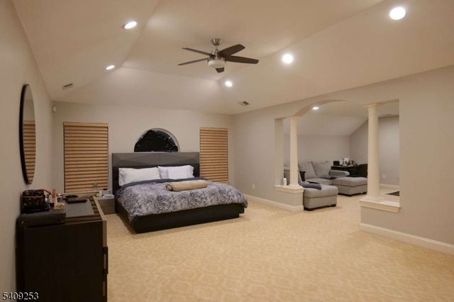 11 Valley Wood Dr, Franklin Twp., NJ 08873