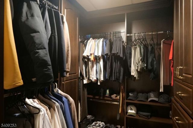 11 Valley Wood Dr, Franklin Twp., NJ 08873