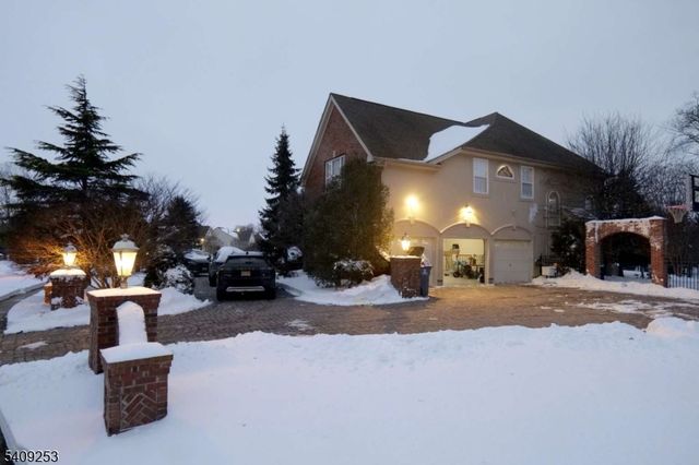 11 Valley Wood Dr, Franklin Twp., NJ 08873