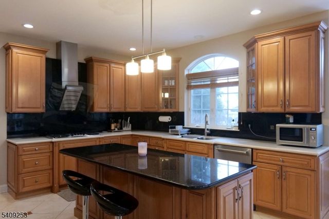 11 Valley Wood Dr, Franklin Twp., NJ 08873