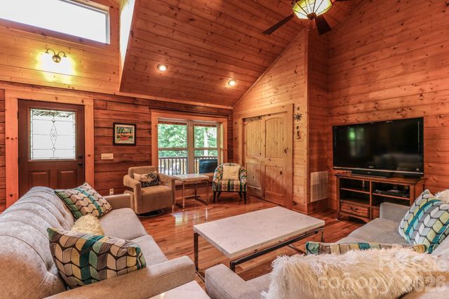 2811 Poplar Creek Road, Green Mountain, NC 28740