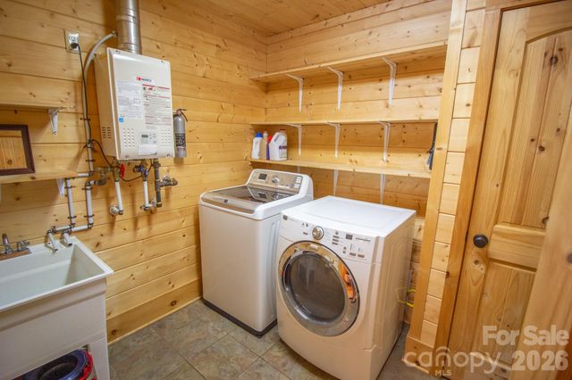 2811 Poplar Creek Road, Green Mountain, NC 28740