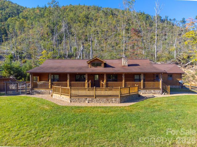 2811 Poplar Creek Road, Green Mountain, NC 28740