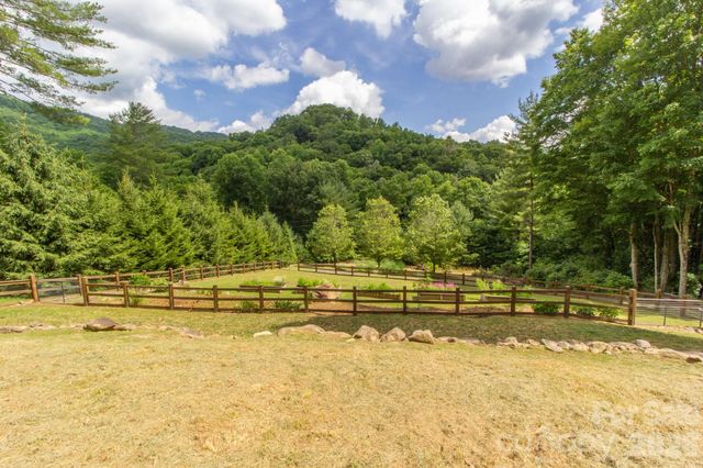 2811 Poplar Creek Road, Green Mountain, NC 28740