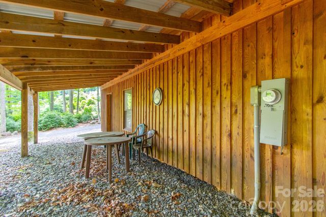 2811 Poplar Creek Road, Green Mountain, NC 28740