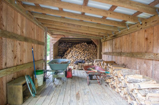 2811 Poplar Creek Road, Green Mountain, NC 28740