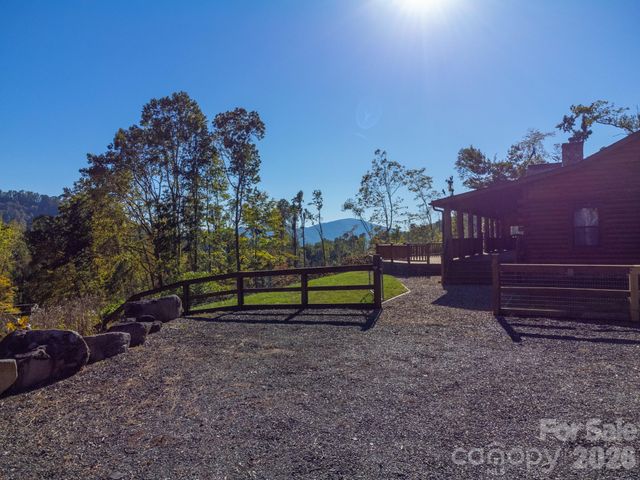 2811 Poplar Creek Road, Green Mountain, NC 28740