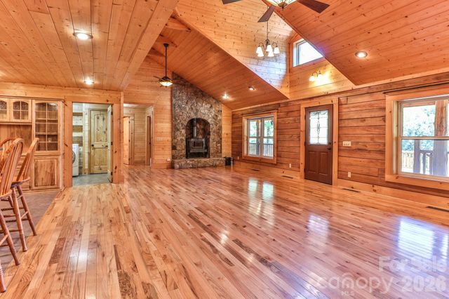 2811 Poplar Creek Road, Green Mountain, NC 28740