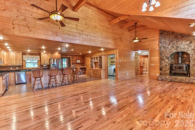 2811 Poplar Creek Road, Green Mountain, NC 28740