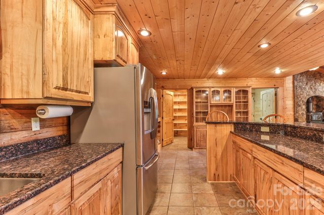 2811 Poplar Creek Road, Green Mountain, NC 28740