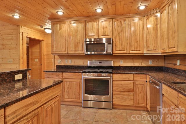 2811 Poplar Creek Road, Green Mountain, NC 28740