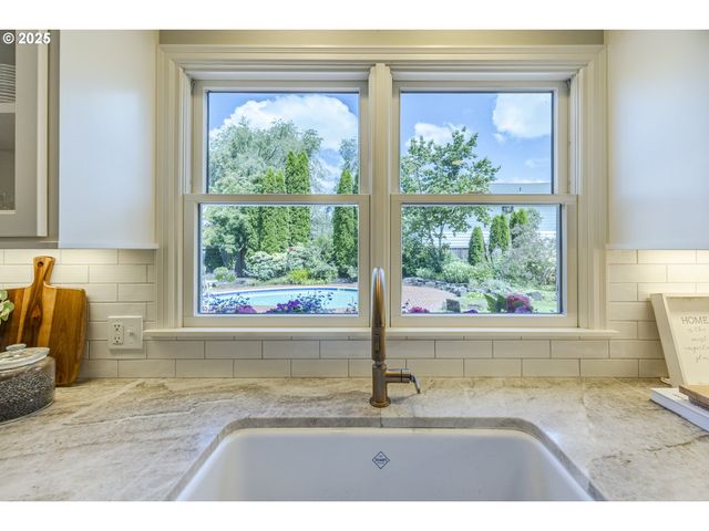 2885 POWDERHORN St, Eugene, OR 97408