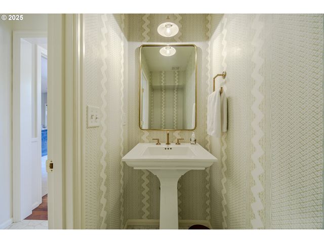 2885 POWDERHORN St, Eugene, OR 97408