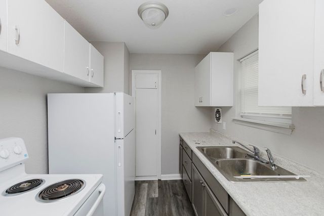 604-610 S Hunter, Wichita, KS 67207